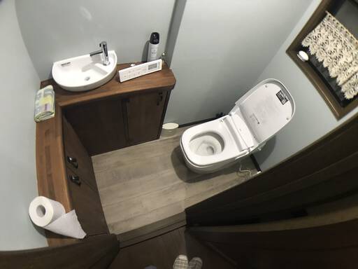 使いやすく新たに手洗い付きのタンクレストイレ