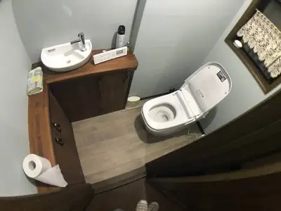 使いやすく新たに手洗い付きのタンクレストイレ