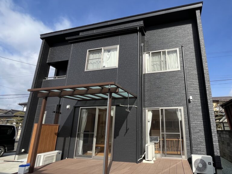 強靭な塗膜を両立し、紫外線や雨、塩害に非常に強い外壁屋根へ