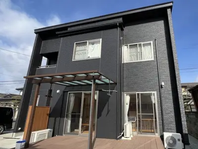 強靭な塗膜を両立し、紫外線や雨、塩害に非常に強い外壁屋根へ