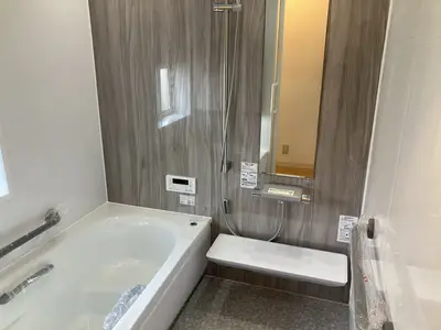 使われていなかった1階車庫が快適なバスルームに!