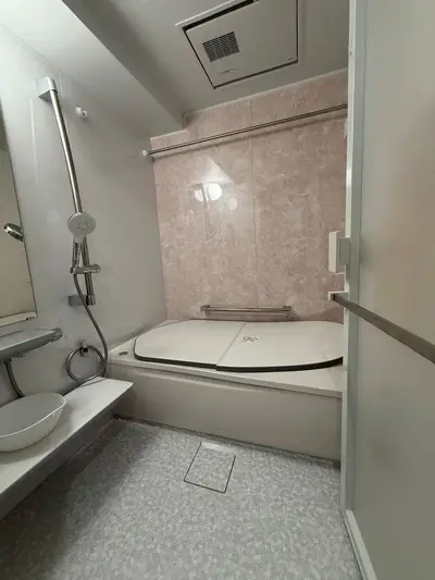 掃除の手間なくキレイが続く　ユニットバス、洗面所リフォーム