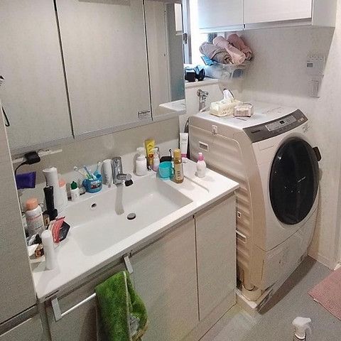 2人並んでも余裕がある高級感あふれる洗面ルーム