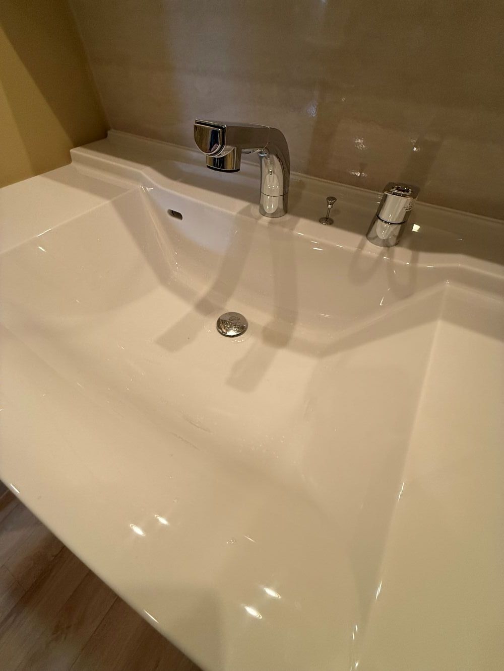 サイズオーダーで隙間なくぴったり　洗面所リフォーム