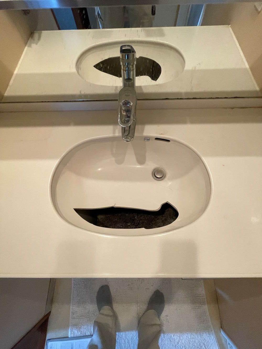 サイズオーダーで隙間なくぴったり　洗面所リフォーム