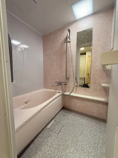 明るく暖かいお風呂へ　ユニットバス・給湯器リフォーム