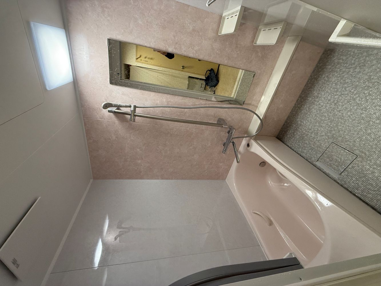 明るく暖かいお風呂へ　ユニットバス・給湯器リフォーム