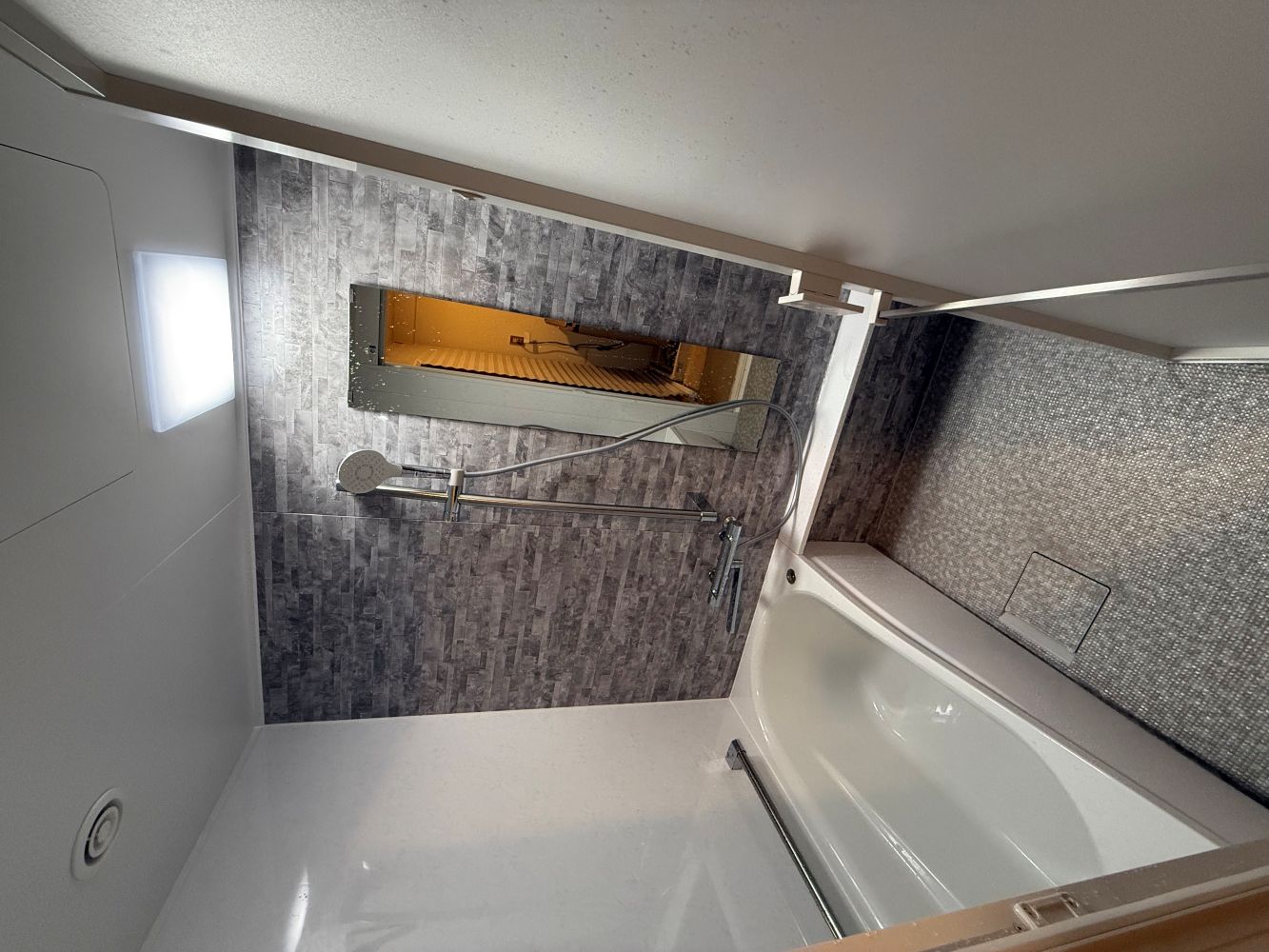 高断熱で暖かさ長続き　ユニットバス・洗面所リフォーム