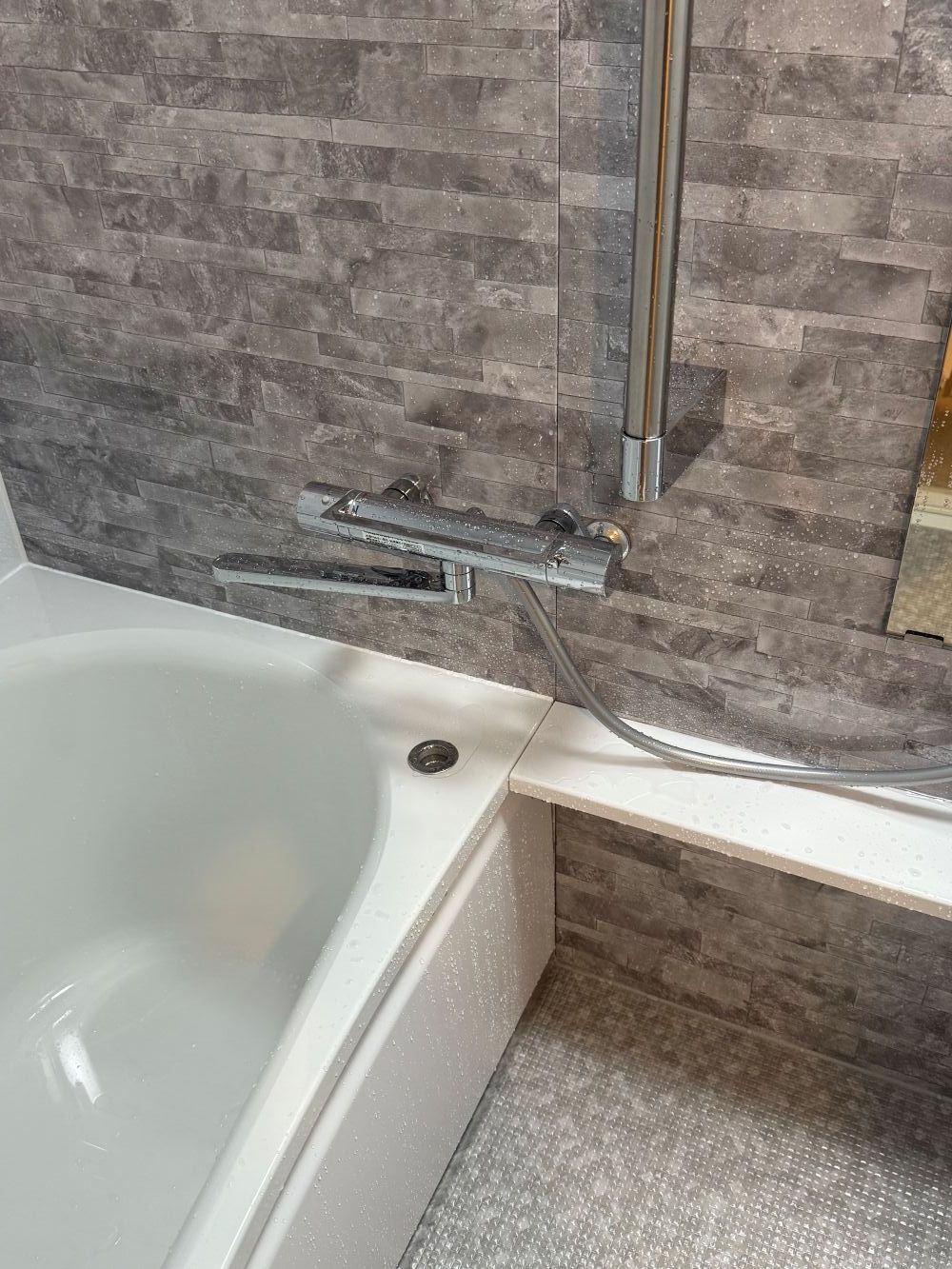 高断熱で暖かさ長続き　ユニットバス・洗面所リフォーム