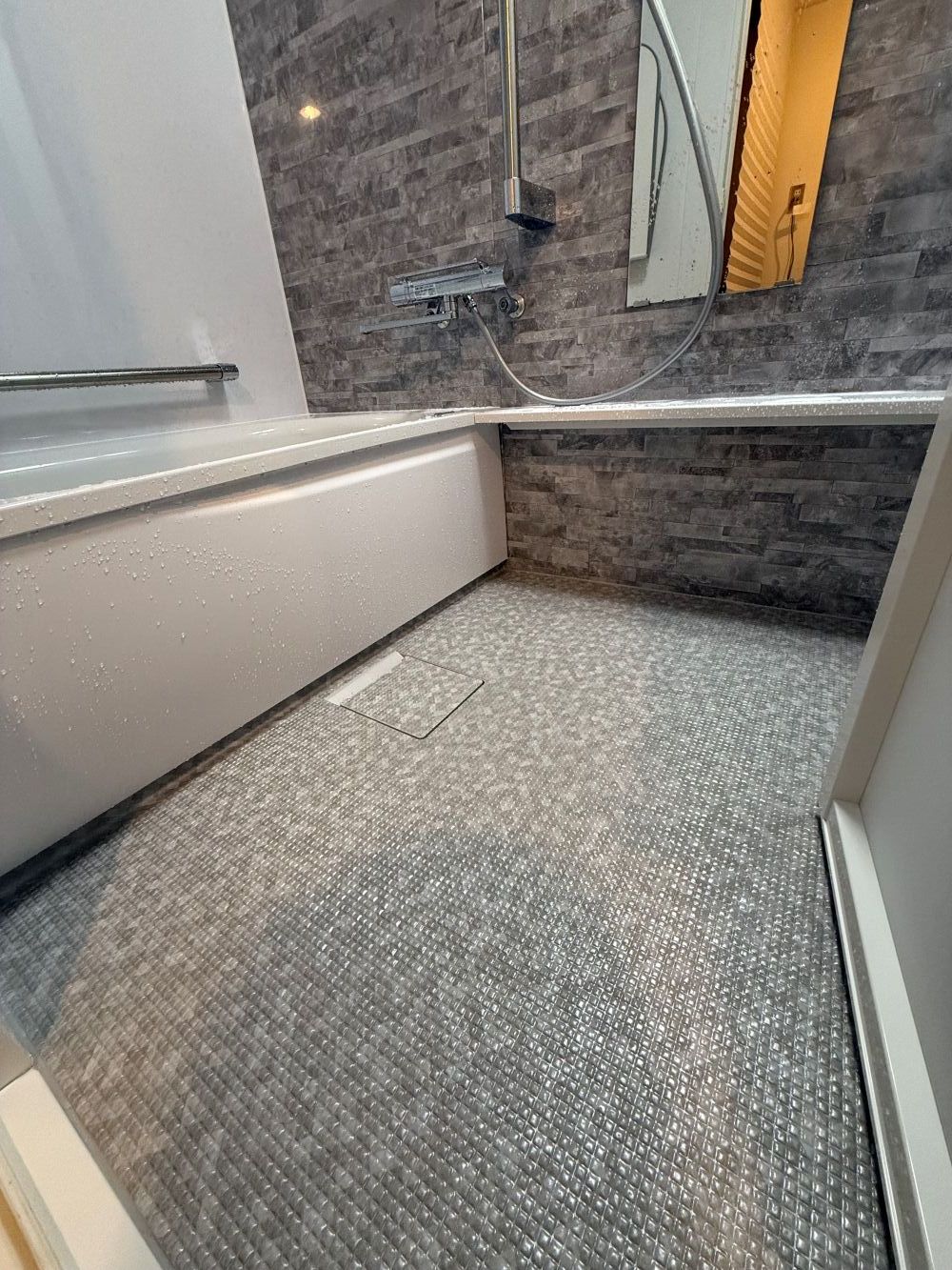 高断熱で暖かさ長続き　ユニットバス・洗面所リフォーム