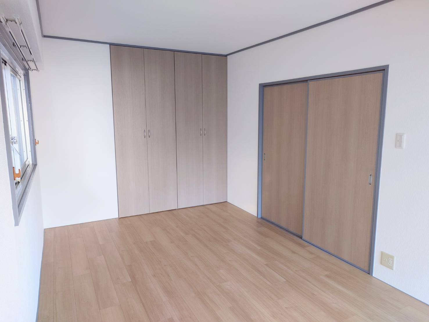 和室から洋室に変更と各部屋クロス貼り替え、窓枠塗装。