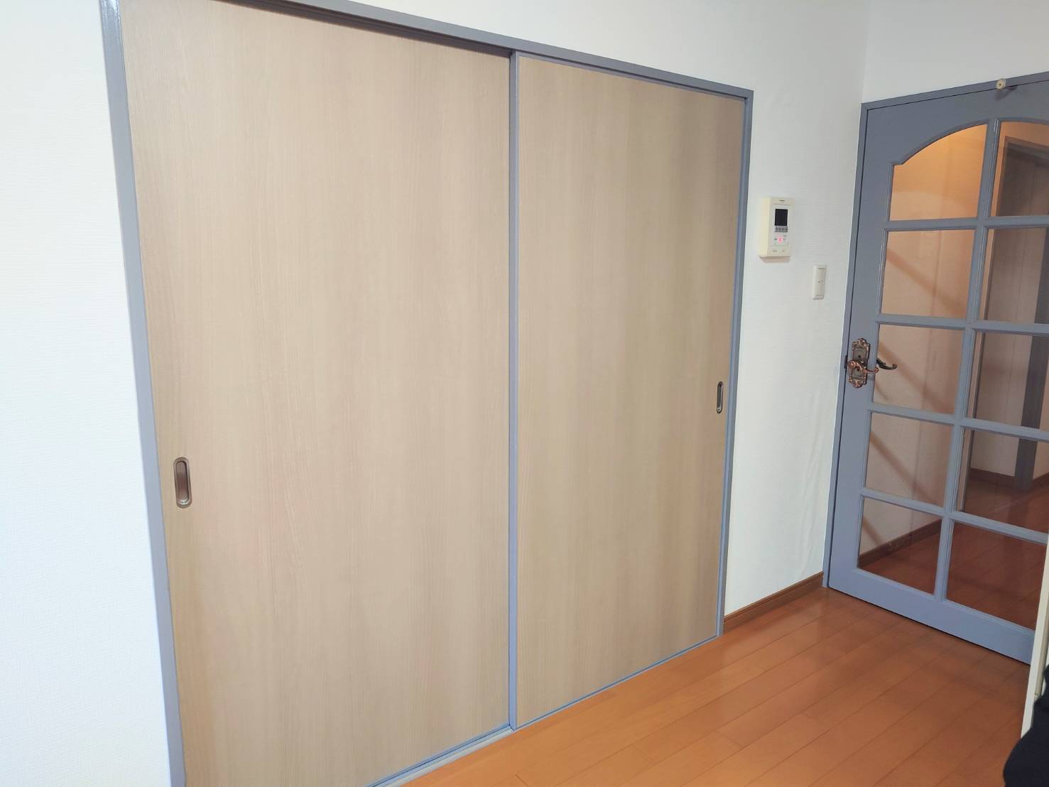 和室から洋室に変更と各部屋クロス貼り替え、窓枠塗装。