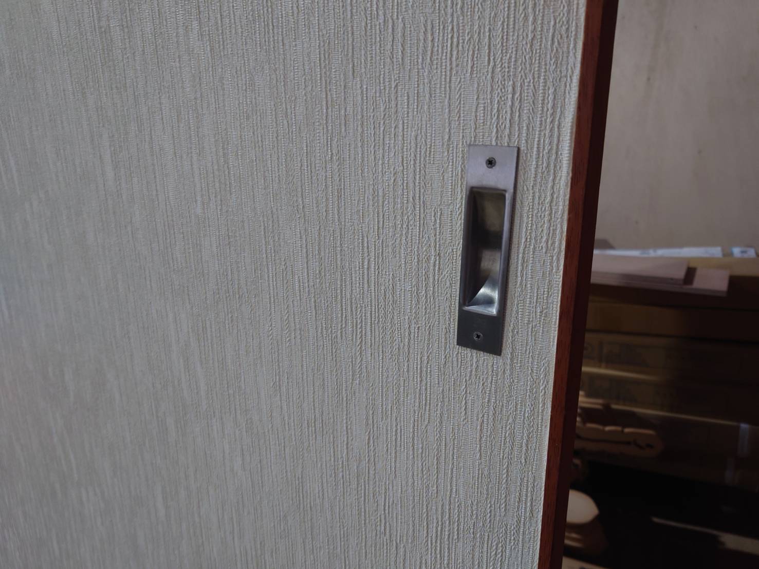 和室から洋室に変更と各部屋クロス貼り替え、窓枠塗装。