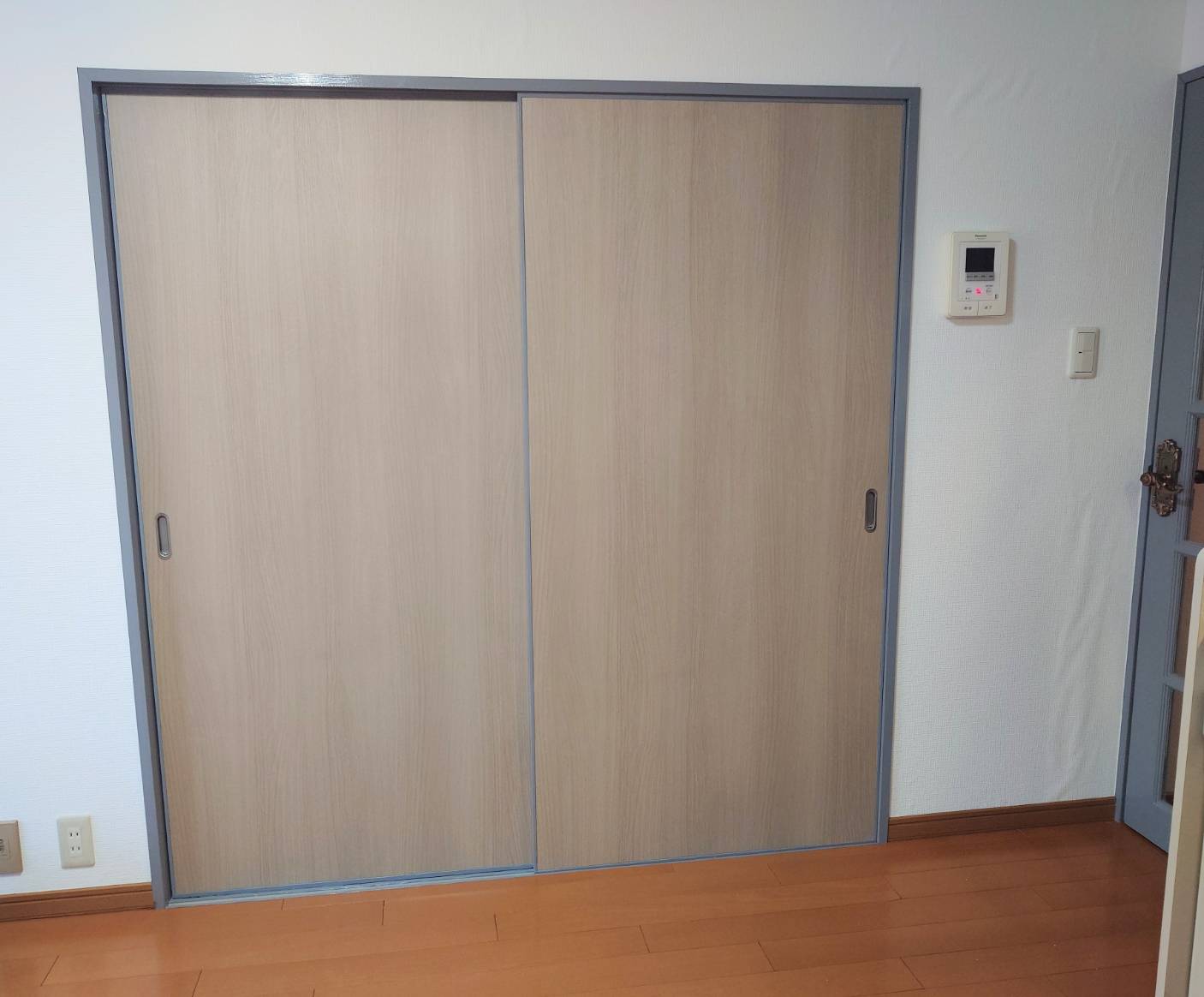 和室から洋室に変更と各部屋クロス貼り替え、窓枠塗装。