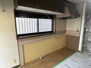 暗く感じていたキッチンを明るく快適にリフォーム