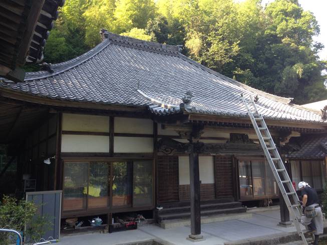 お寺の屋根の葺き替え