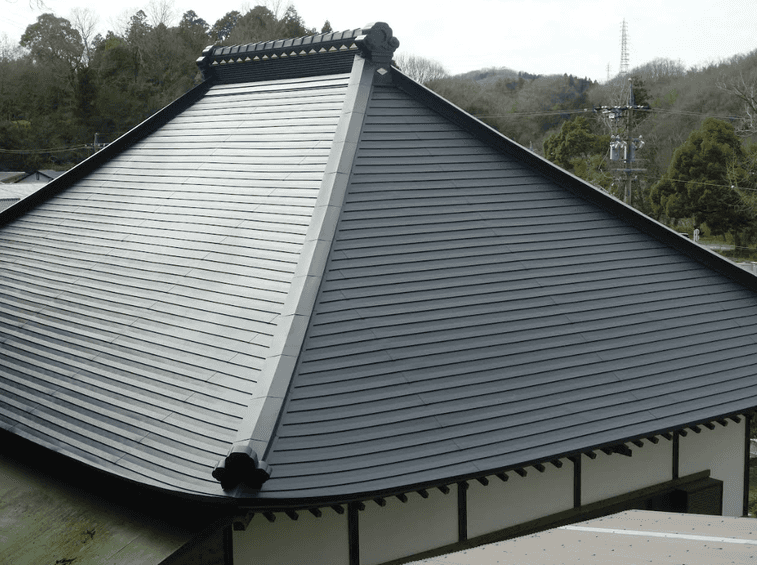 お寺の屋根の葺き替え