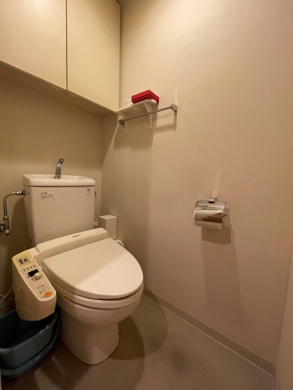 アクセントクロスが目を引く空間　トイレリフォーム