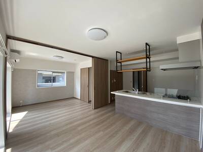 木目が中心のモダンなマンションリノベーション