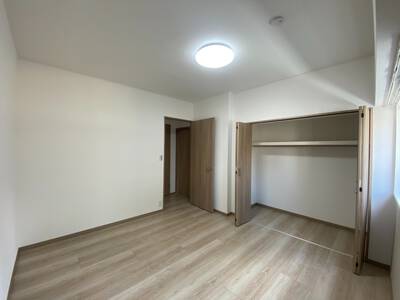 木目が中心のモダンなマンションリノベーション