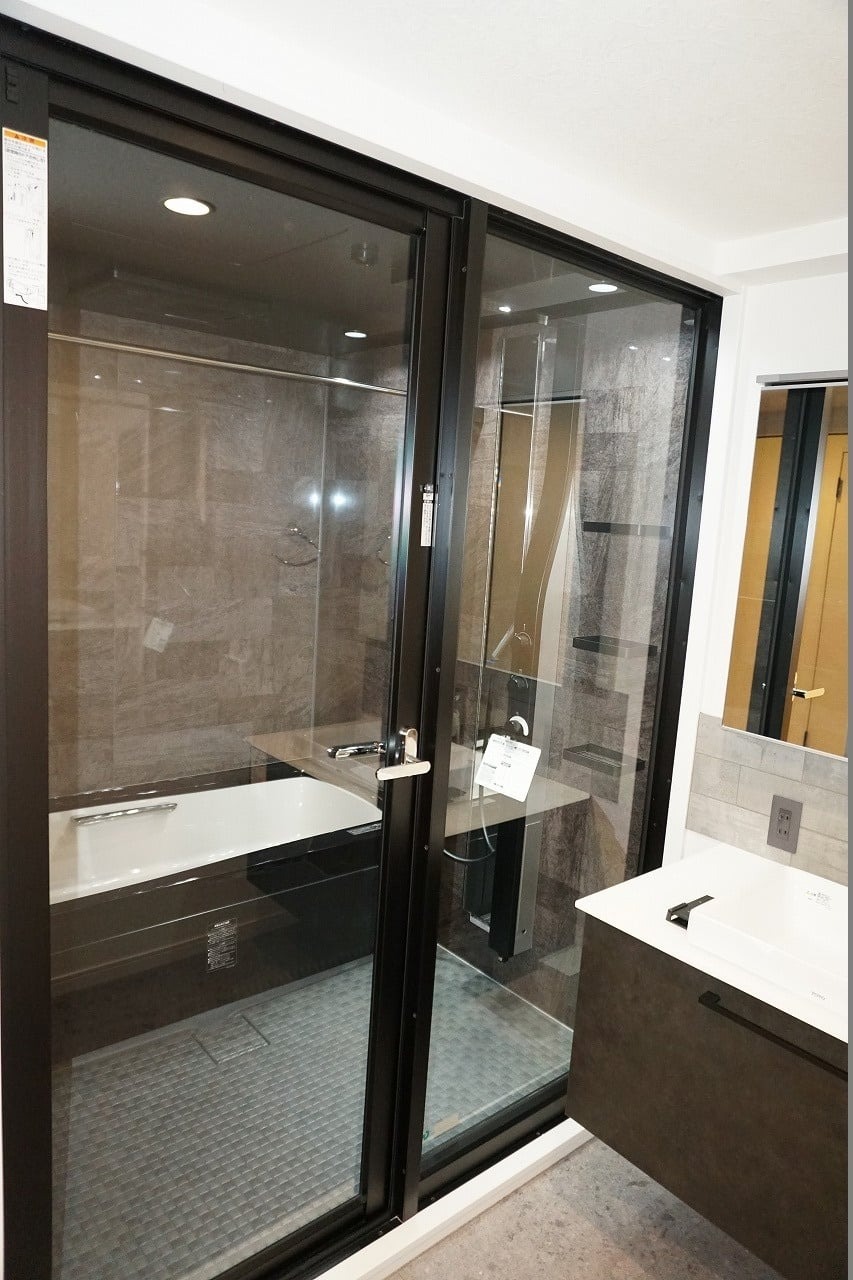 黒で高級感のあるユニットバスになりました