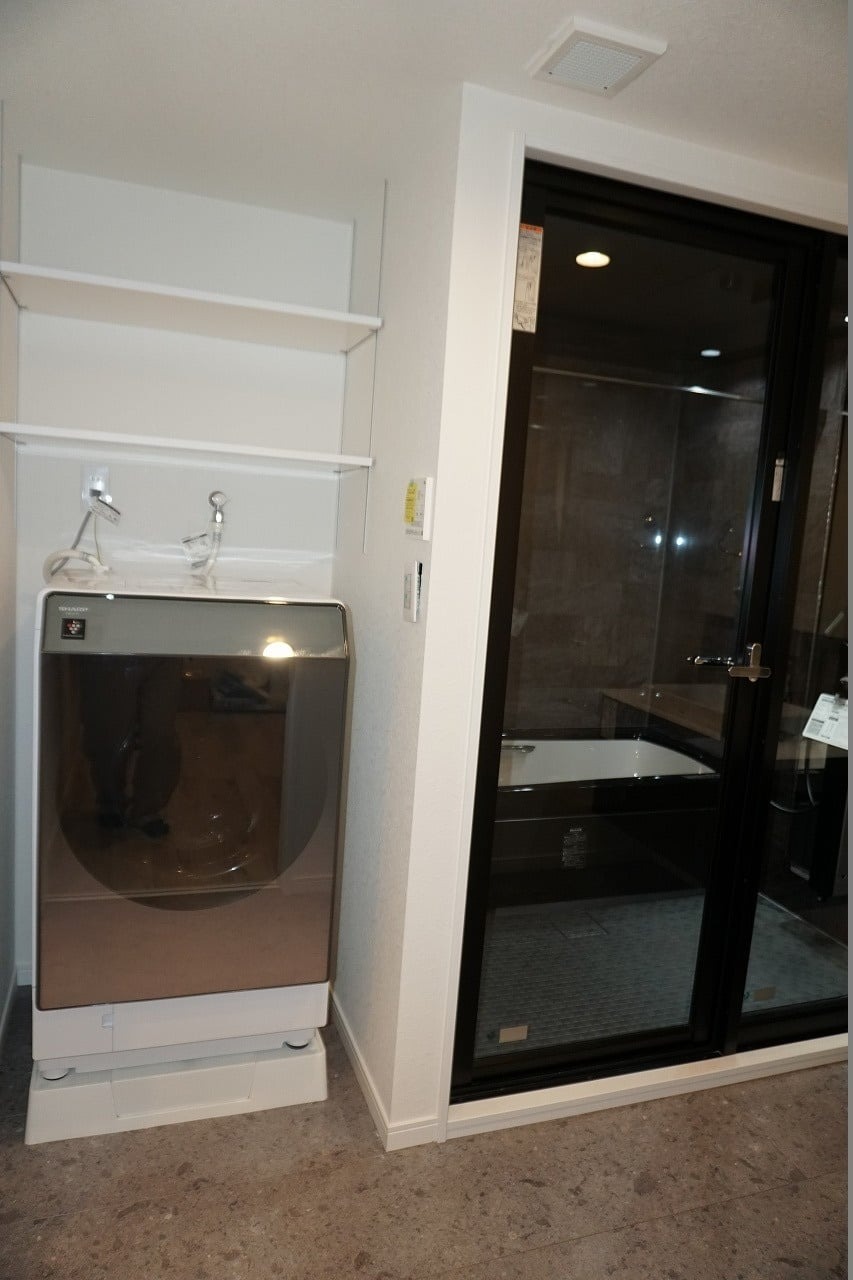 黒で高級感のあるユニットバスになりました