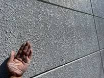 粉にはおさらば、防水機能が復活した外壁塗装