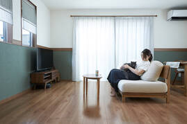 自然素材と色彩が溶け合う。温もり溢れるナチュラルリビング