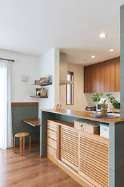 自然素材と色彩が溶け合う。温もり溢れるナチュラルリビング