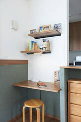 自然素材と色彩が溶け合う。温もり溢れるナチュラルリビング