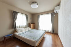 自然素材と色彩が溶け合う。温もり溢れるナチュラルリビング