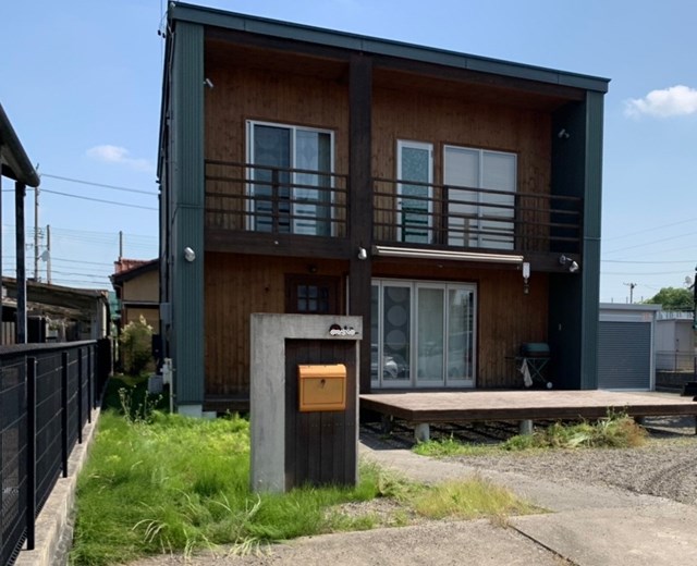 人工芝で手入れもしやすく１年中緑のお庭に！！