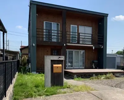 人工芝で手入れもしやすく１年中緑のお庭に！！