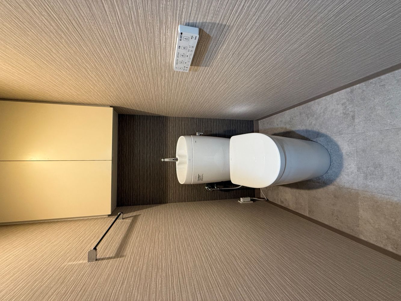 高級感あふれるシックな空間へ　トイレリフォーム