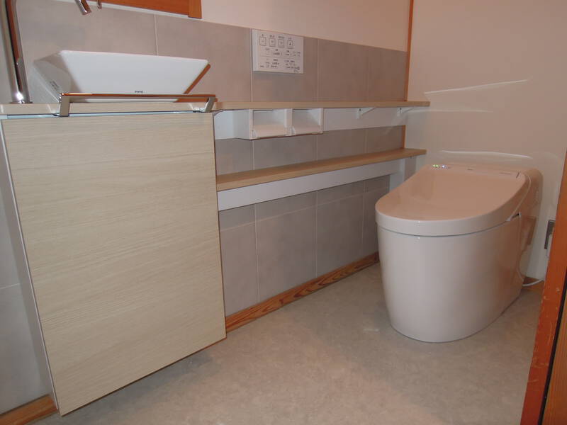 便器の取替と手洗いカウンターを新設しました