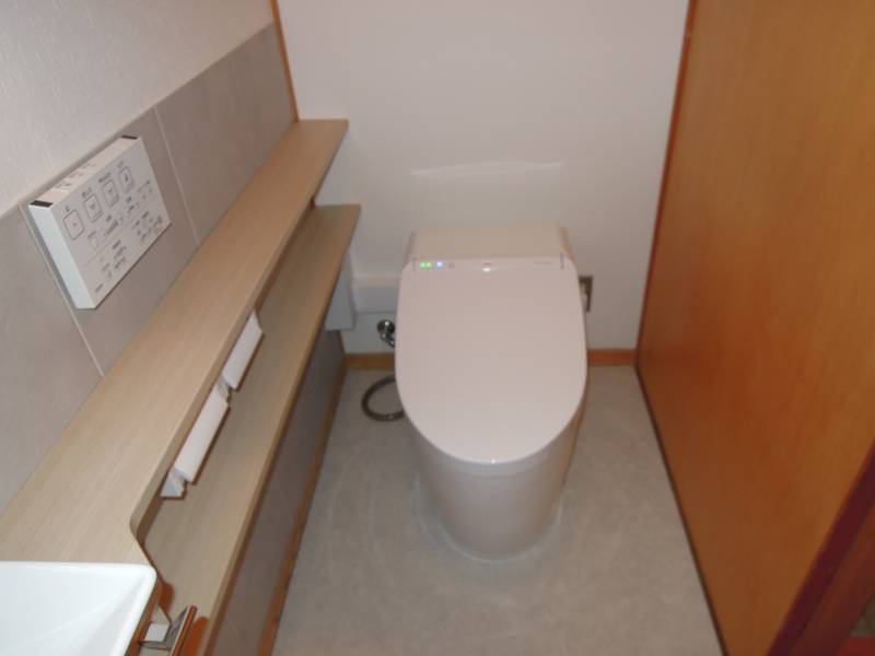 便器の取替と手洗いカウンターを新設しました