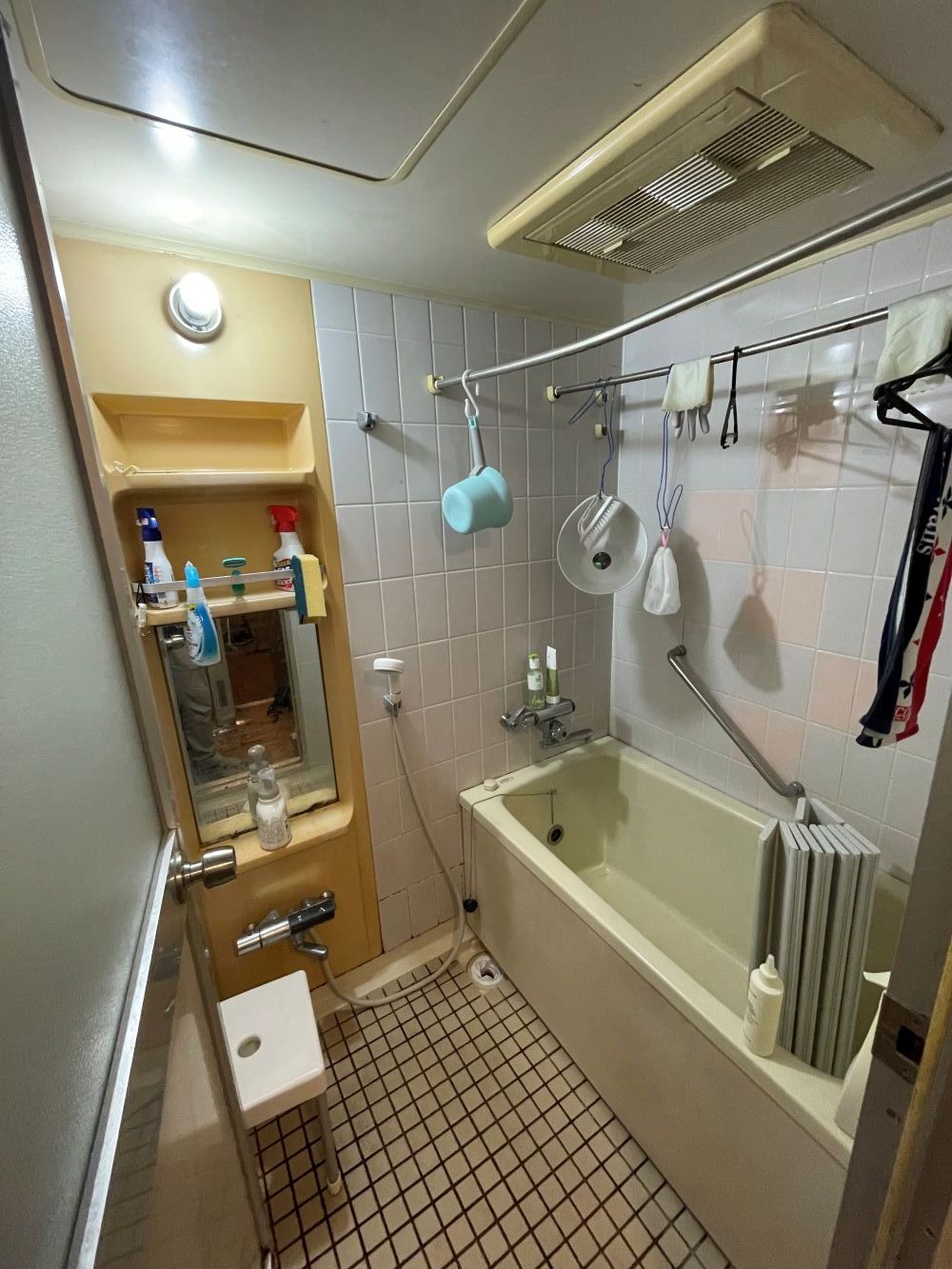 グレーでまとめてスタイリッシュに　ユニットバスリフォーム