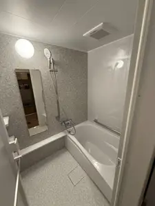 グレーでまとめてスタイリッシュに　ユニットバスリフォーム