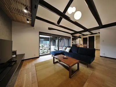 坪庭を囲み家族の記憶と共に歩む家