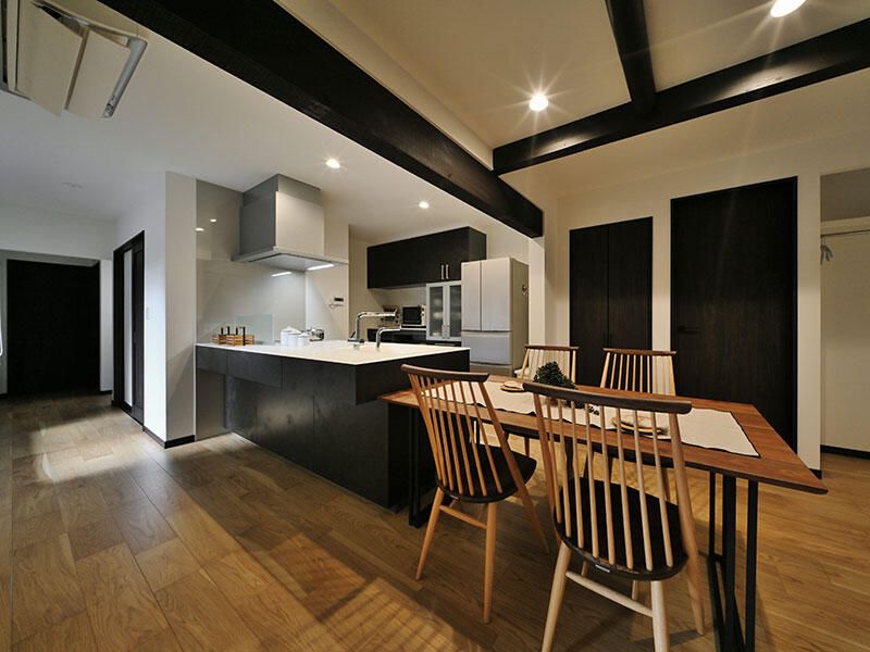 坪庭を囲み家族の記憶と共に歩む家