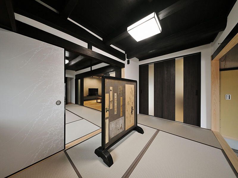 坪庭を囲み家族の記憶と共に歩む家