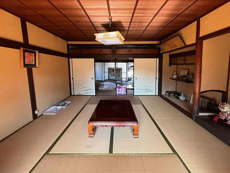 坪庭を囲み家族の記憶と共に歩む家