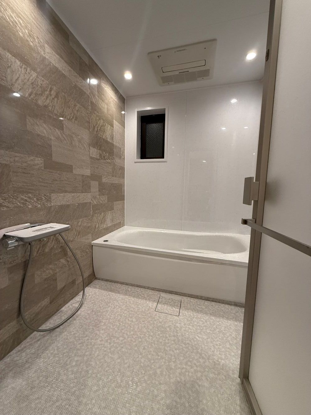 お掃除の悩みを解決　ユニットバスリフォーム