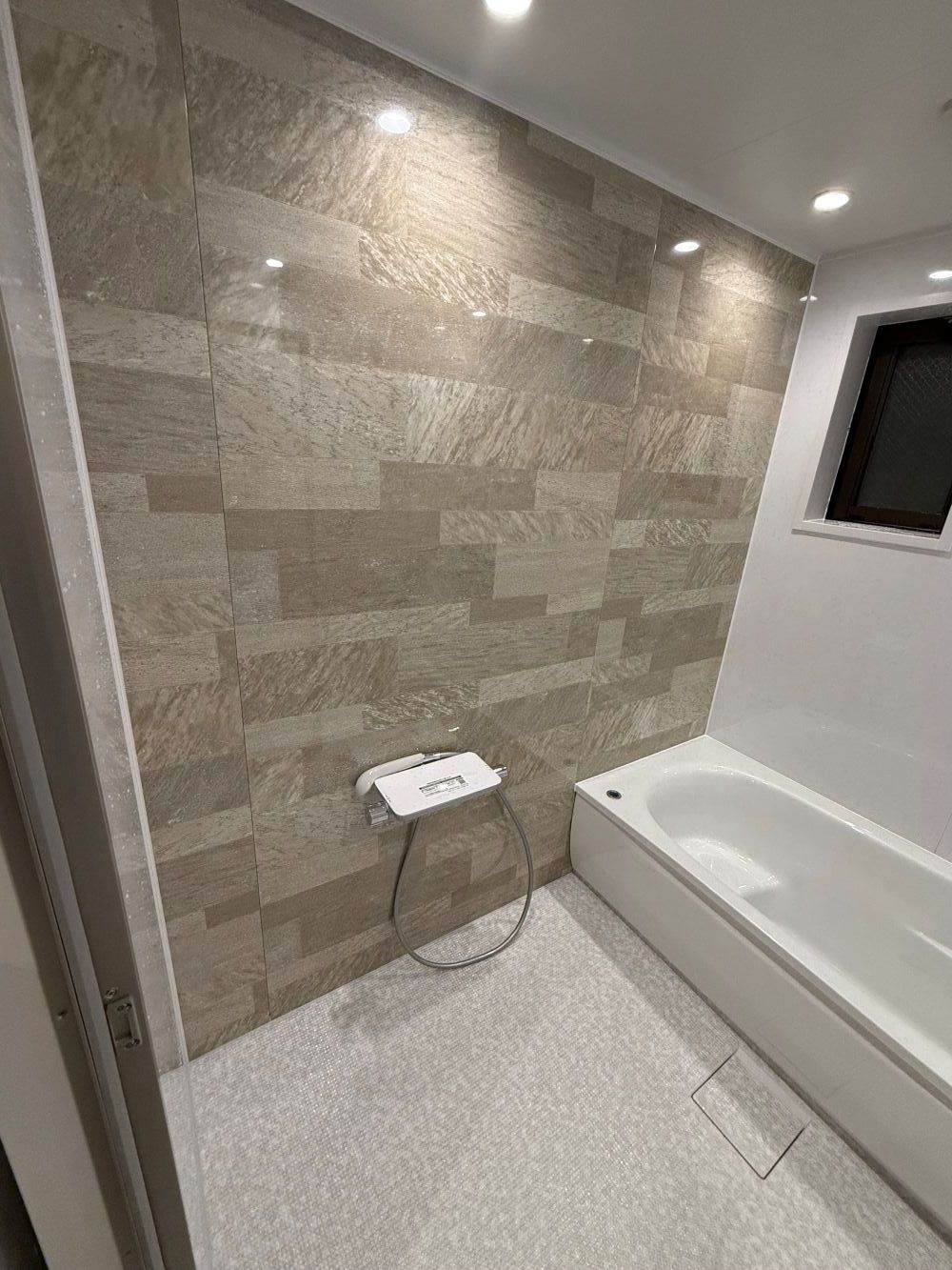 お掃除の悩みを解決　ユニットバスリフォーム