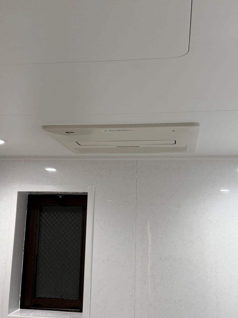 お掃除の悩みを解決　ユニットバスリフォーム