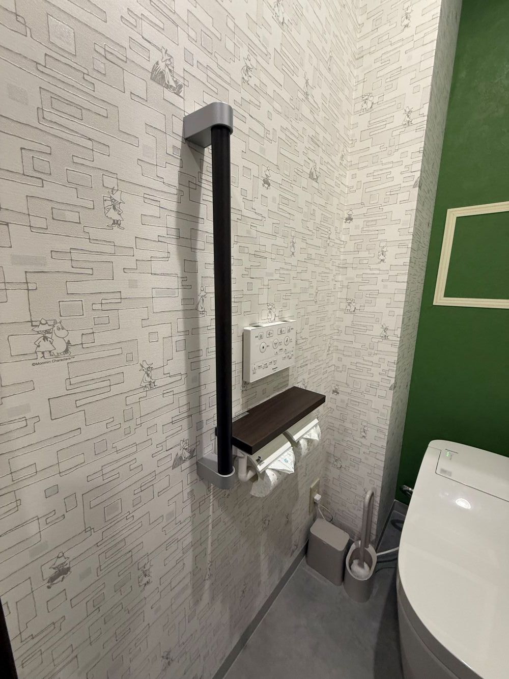 落ち着きのあるグリーンで整える　トイレリフォーム