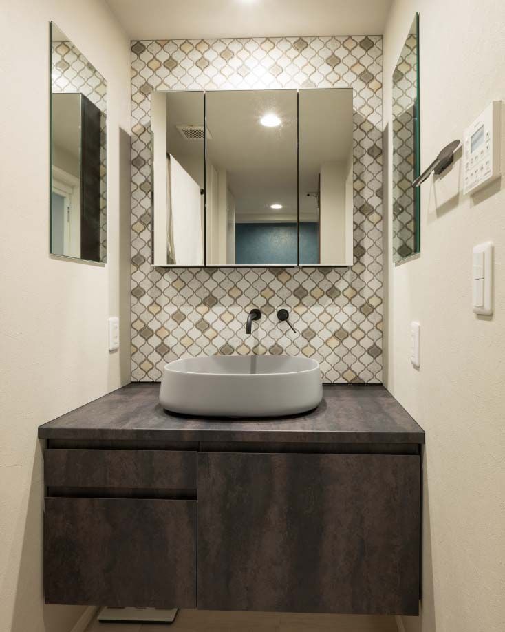 シックで落ち着きのある大人のインテリア空間