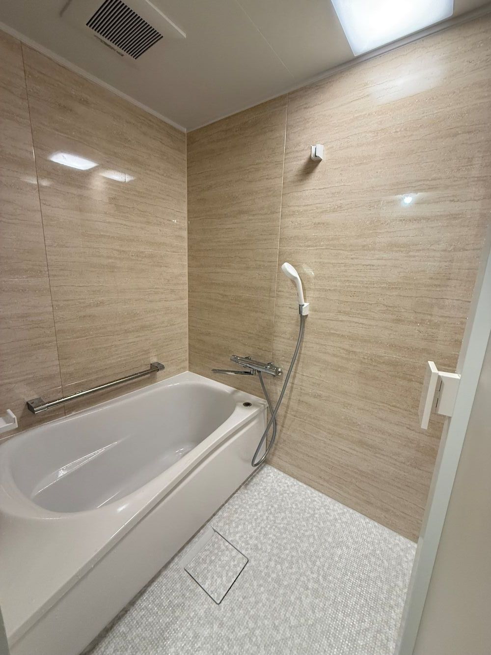 壊れた設備を一新　ユニットバス・洗面台リフォーム