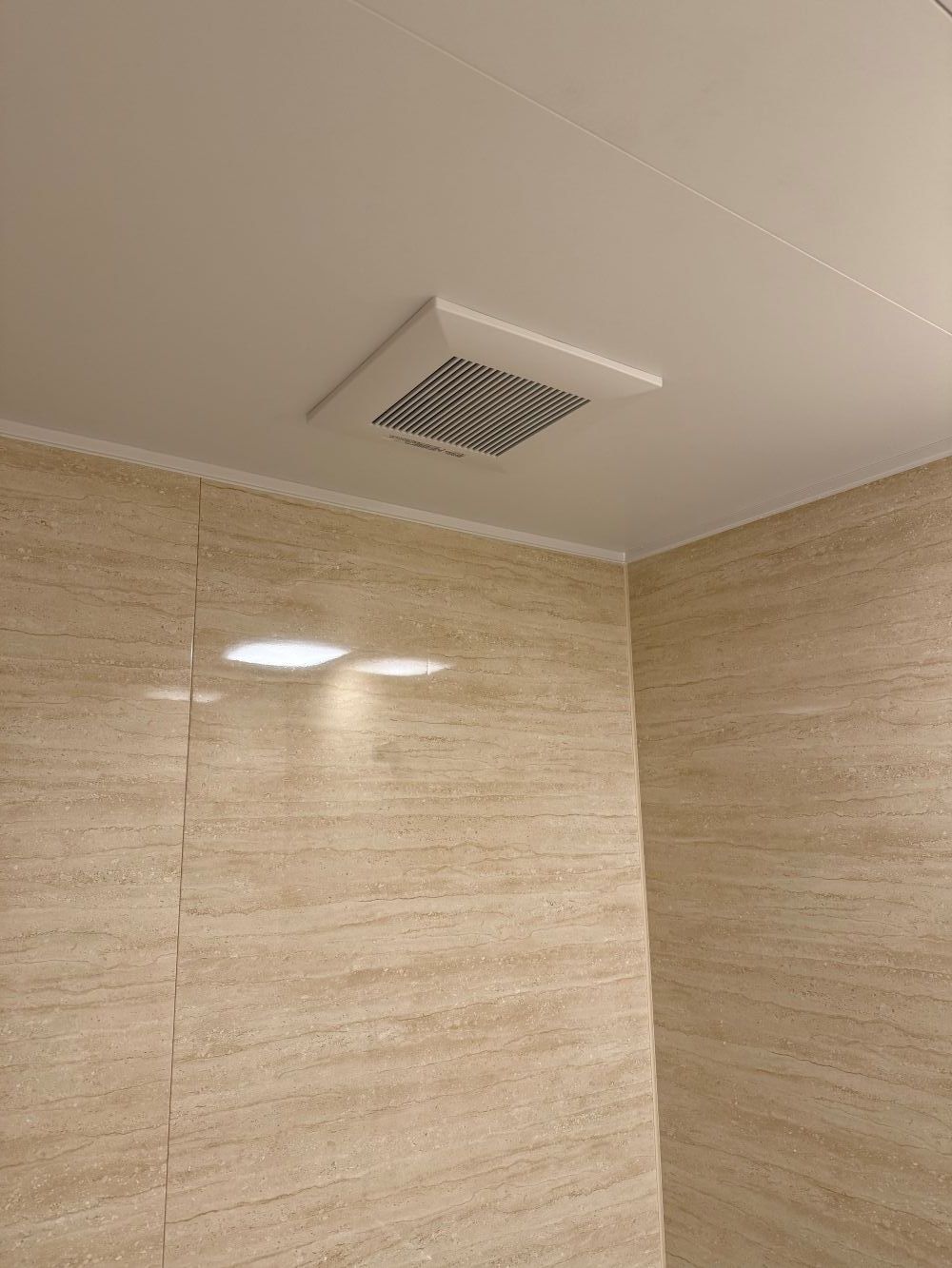 不具合の出てきた設備を一新　ユニットバス・洗面台リフォーム