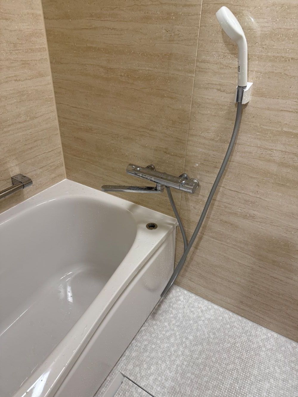 不具合の出てきた設備を一新　ユニットバス・洗面台リフォーム
